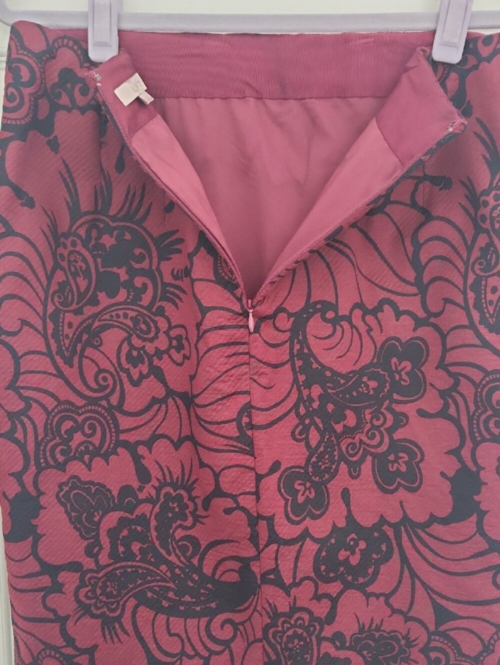 Business Casual Office Work LOFT Burgundy Black Floral-Print Pencil Skirt - Picture 5 of 9